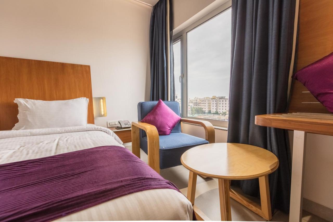 Hotel Aira Vijayawāda Dış mekan fotoğraf